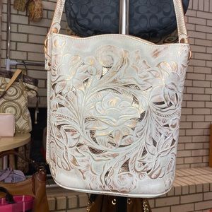 💥$3 - Patricia Nash - BE769